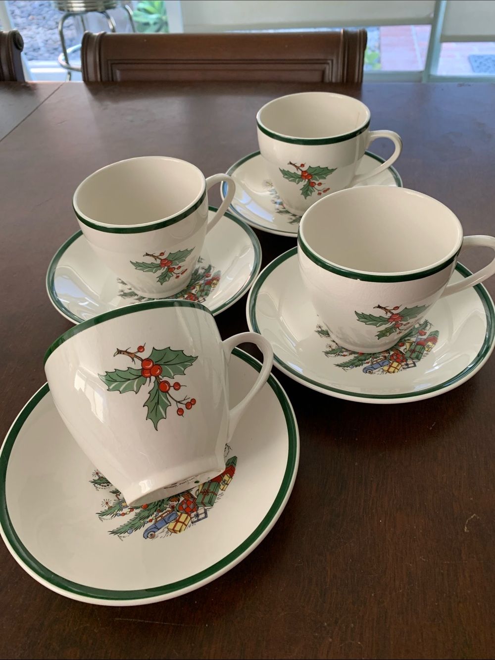 Cuthbertson Christmas Tree oversized Coffee Cups and saucers (4)